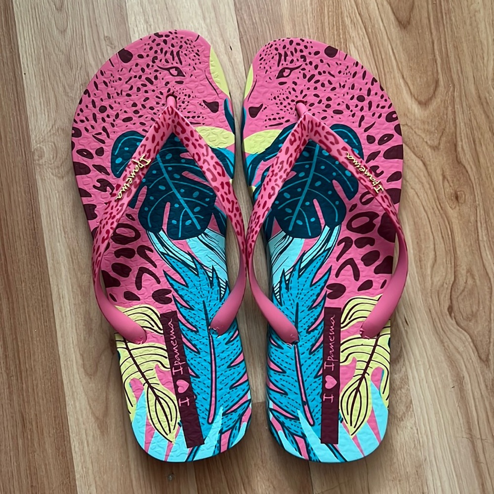 NWOT Ipanema colourful flip flops, your new comfort bestie 👯‍♀️